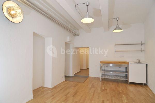 Studio flat to rent, 23 m², Přístavní, Praha