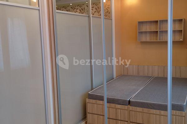 2 bedroom with open-plan kitchen flat for sale, 56 m², Troilova, Praha