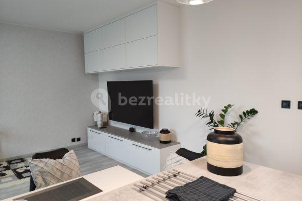 2 bedroom with open-plan kitchen flat for sale, 89 m², Záběhlická, Praha