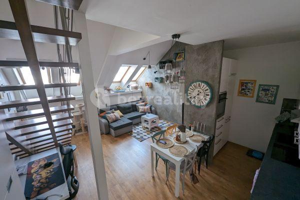 1 bedroom with open-plan kitchen flat to rent, 71 m², Stará, Brno, Jihomoravský Region