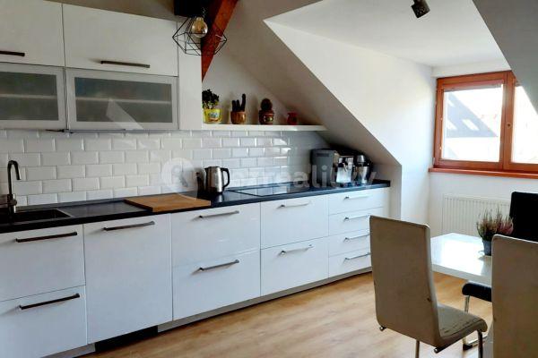 2 bedroom with open-plan kitchen flat for sale, 81 m², Drahobejlova, Praha