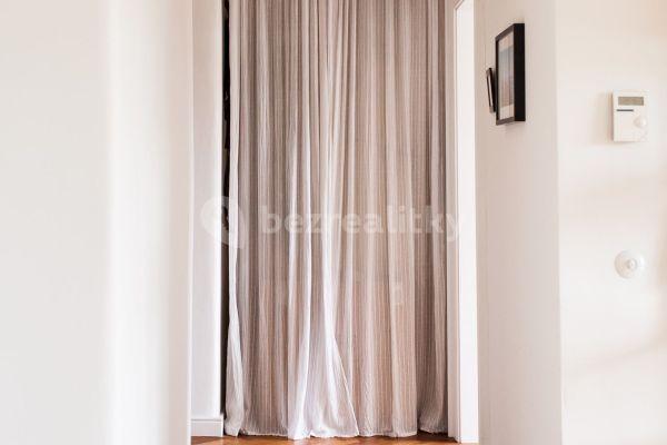 2 bedroom with open-plan kitchen flat to rent, 69 m², Rooseveltova, Praha