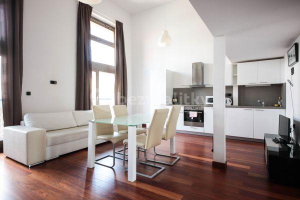 5 bedroom flat to rent, 142 m², Křižíkova a, Prague, Prague