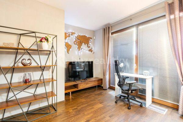 Studio flat to rent, 39 m², Mozartova, Praha