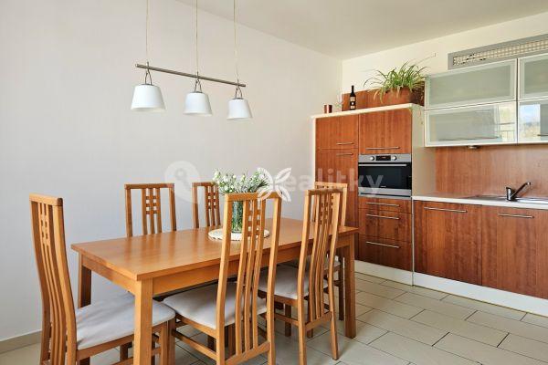 2 bedroom with open-plan kitchen flat for sale, 82 m², Metelkova, Kuřim