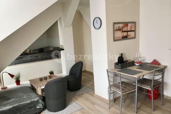 Studio flat to rent, 37 m², Palackého náměstí, Třeboň