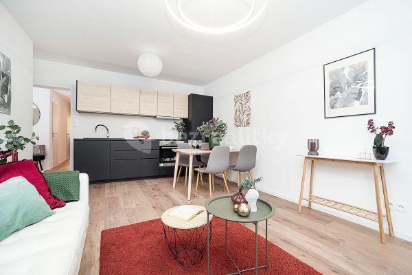 3 bedroom with open-plan kitchen flat for sale, 74 m², Lešenská, Praha