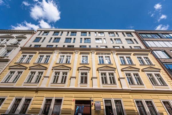 garage to rent, 15 m², Na Valentince, Hlavní město Praha