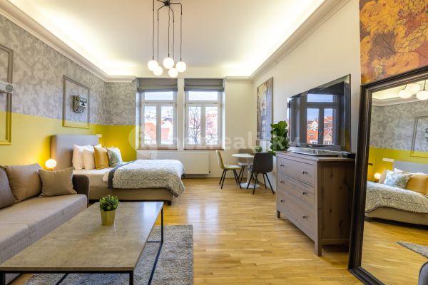 4 bedroom flat to rent, 160 m², Ruská, Praha