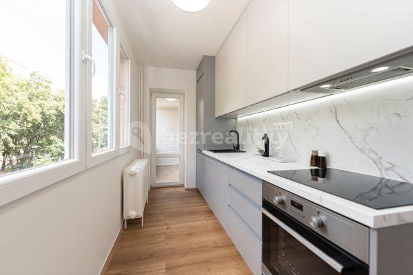 2 bedroom with open-plan kitchen flat for sale, 69 m², Kosmonautů, Pardubice