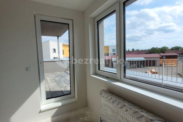 1 bedroom with open-plan kitchen flat to rent, 77 m², Hlavní, Sulice