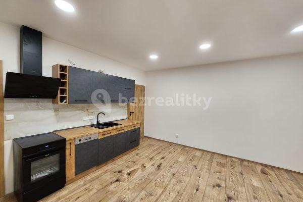 2 bedroom with open-plan kitchen flat to rent, 82 m², Chleborádova, Brno