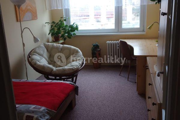 3 bedroom with open-plan kitchen flat to rent, 80 m², Husníkova, Hlavní město Praha