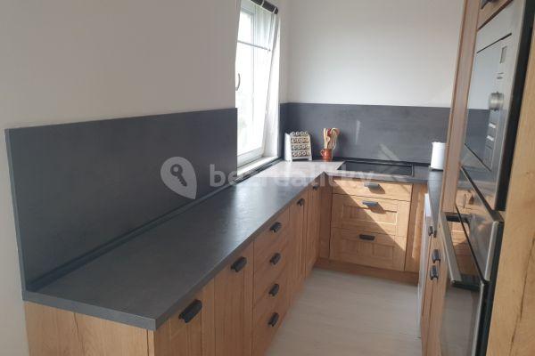 2 bedroom with open-plan kitchen flat for sale, 71 m², Topolová, Milovice