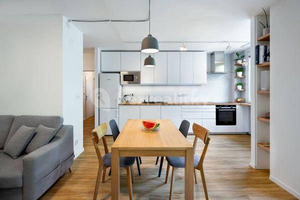 3 bedroom with open-plan kitchen flat to rent, 85 m², Lečkova, Praha