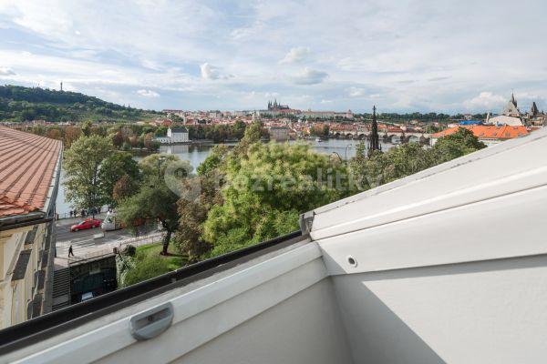 4 bedroom flat to rent, 110 m², Divadelní, Praha