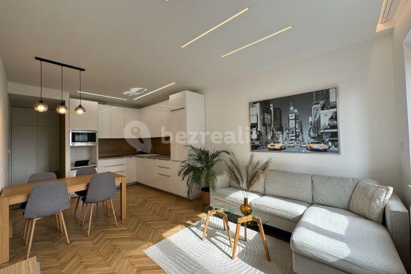 3 bedroom flat to rent, 66 m², Malešická, Praha