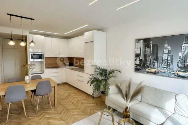 3 bedroom flat to rent, 66 m², Malešická, Praha