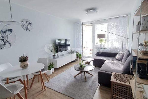 2 bedroom with open-plan kitchen flat for sale, 67 m², Kukelská, Praha