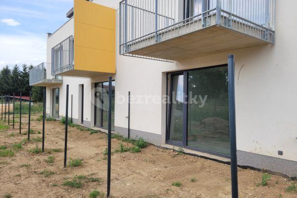 1 bedroom with open-plan kitchen flat for sale, 85 m², Hlavní, Sulice, Středočeský Region