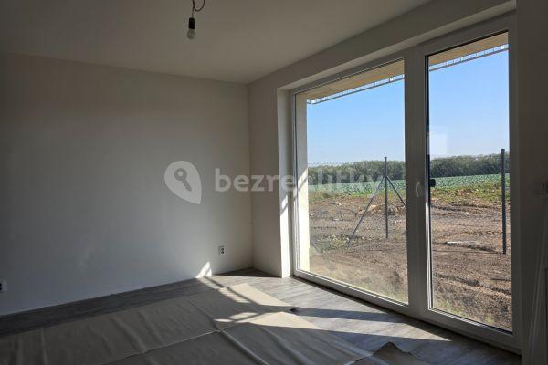 1 bedroom with open-plan kitchen flat for sale, 85 m², Hlavní, Hlubočinka