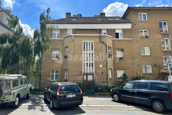 1 bedroom with open-plan kitchen flat for sale, 45 m², Jeseniova, Prague, Prague