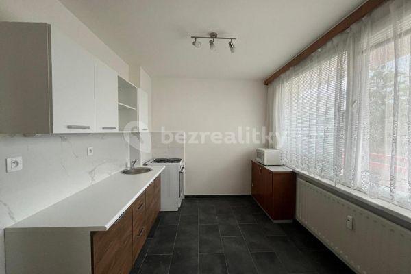 3 bedroom flat to rent, 74 m², Brožíkova, Pardubice