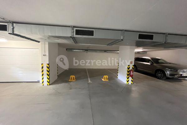 garage to rent, 14 m², Chvalovka, Brno