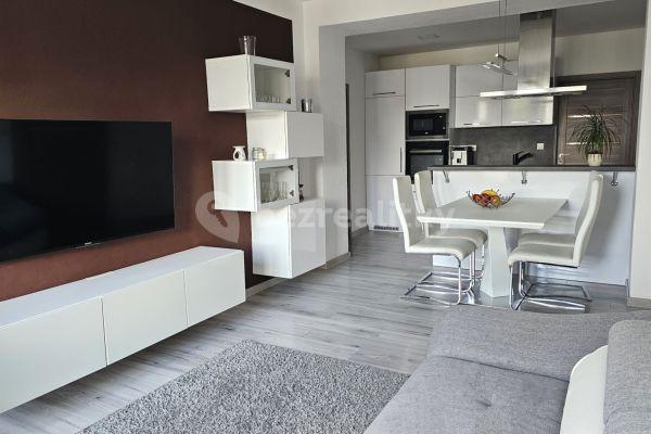 2 bedroom with open-plan kitchen flat for sale, 62 m², Černokostelecká, Hlavní město Praha