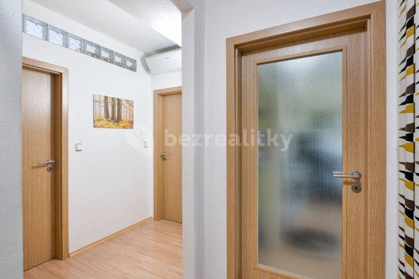 2 bedroom with open-plan kitchen flat for sale, 75 m², Mojmírova, Uherské Hradiště