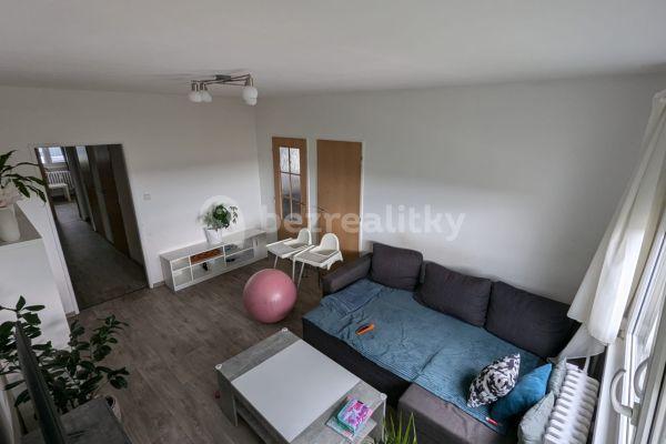 3 bedroom with open-plan kitchen flat to rent, 80 m², Doubravická, Praha