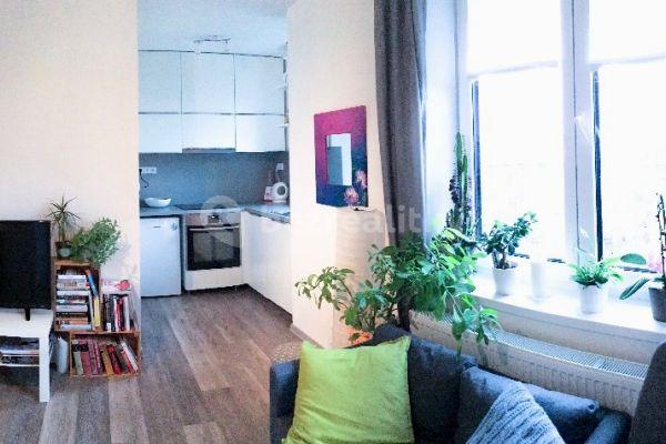 Studio flat to rent, 28 m², Kašparova, Pardubice