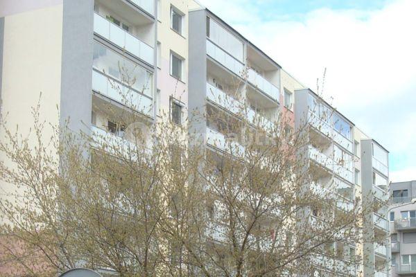 4 bedroom flat to rent, 75 m², Matějkova, Praha