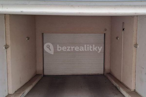 garage to rent, 16 m², Nová kolonie, Praha