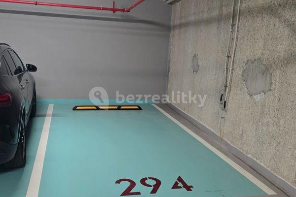 garage to rent, 24 m², Brno