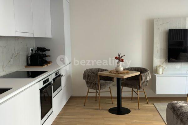 Studio flat for sale, 37 m², Šenácká, Hlavní město Praha