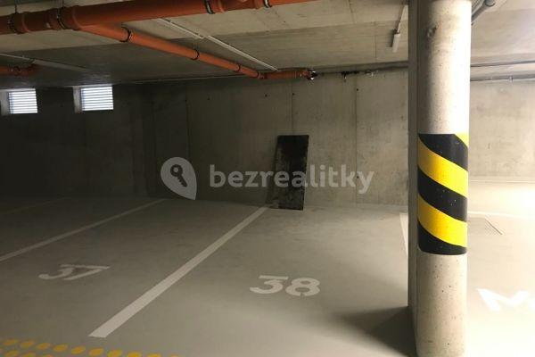 garage to rent, 10 m², Poděbradská, Praha