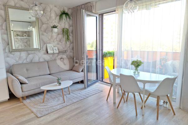 Studio flat to rent, 36 m², Bolevecká, Praha