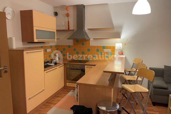 Studio flat to rent, 38 m², Mikulova, Prague