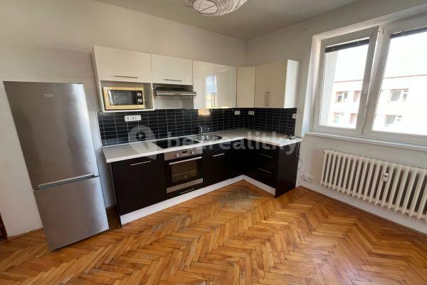 1 bedroom with open-plan kitchen flat to rent, 49 m², Gočárova třída, Hradec Králové