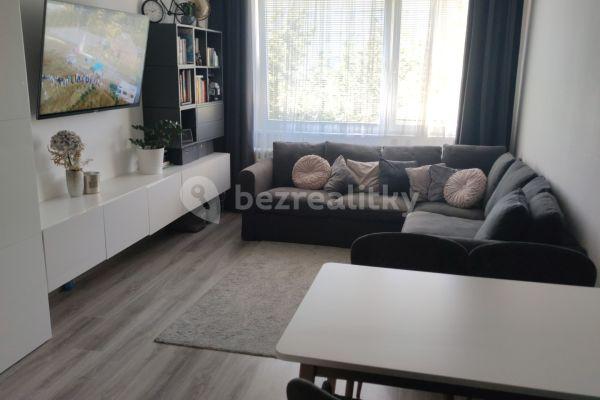 2 bedroom with open-plan kitchen flat to rent, 68 m², Janovská, Hlavní město Praha