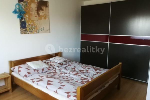 2 bedroom with open-plan kitchen flat to rent, 66 m², Benešovská, Ládví