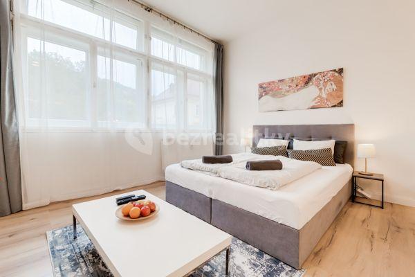 Studio flat to rent, 33 m², Újezd, Praha