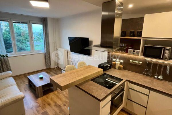 2 bedroom with open-plan kitchen flat for sale, 58 m², Kubánské náměstí, Hlavní město Praha