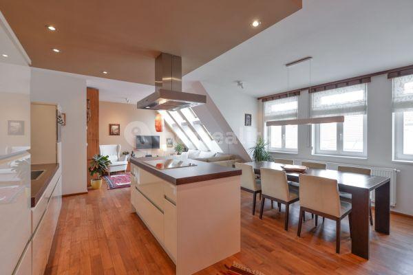 1 bedroom with open-plan kitchen flat to rent, 78 m², Varšavská, Prague, Prague