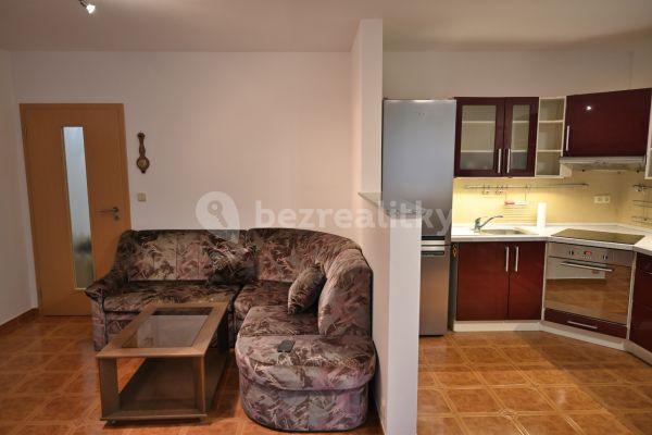 3 bedroom flat to rent, 68 m², Přímětická, Praha