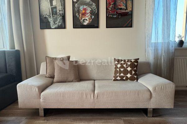 Studio flat to rent, 37 m², Honzíkova, Praha