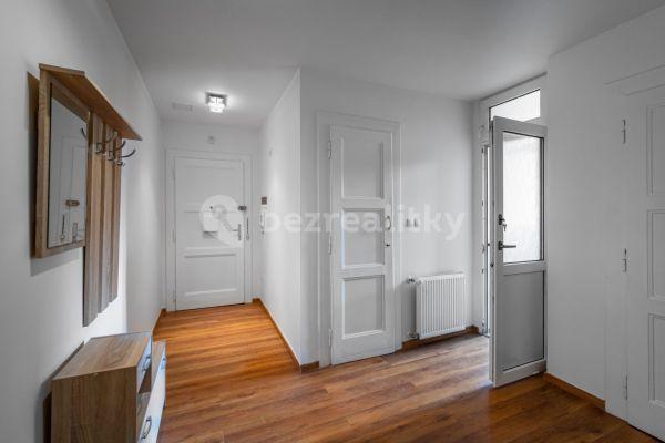 1 bedroom with open-plan kitchen flat for sale, 58 m², U Vysočanského pivovaru, Hlavní město Praha