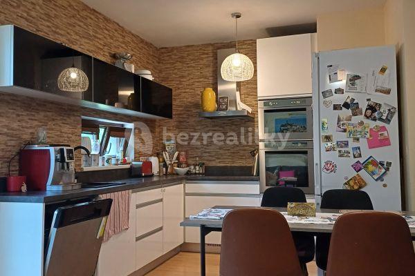 2 bedroom with open-plan kitchen flat for sale, 65 m², Vladycká, Hlavní město Praha