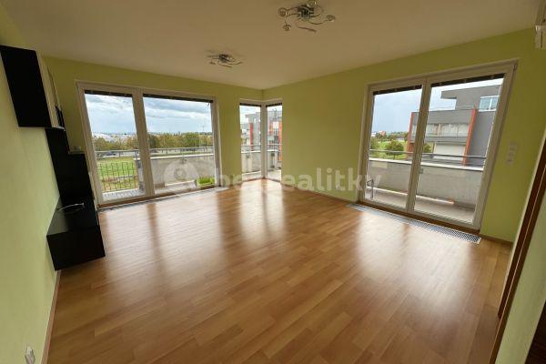 3 bedroom with open-plan kitchen flat to rent, 124 m², Sazovická, Praha